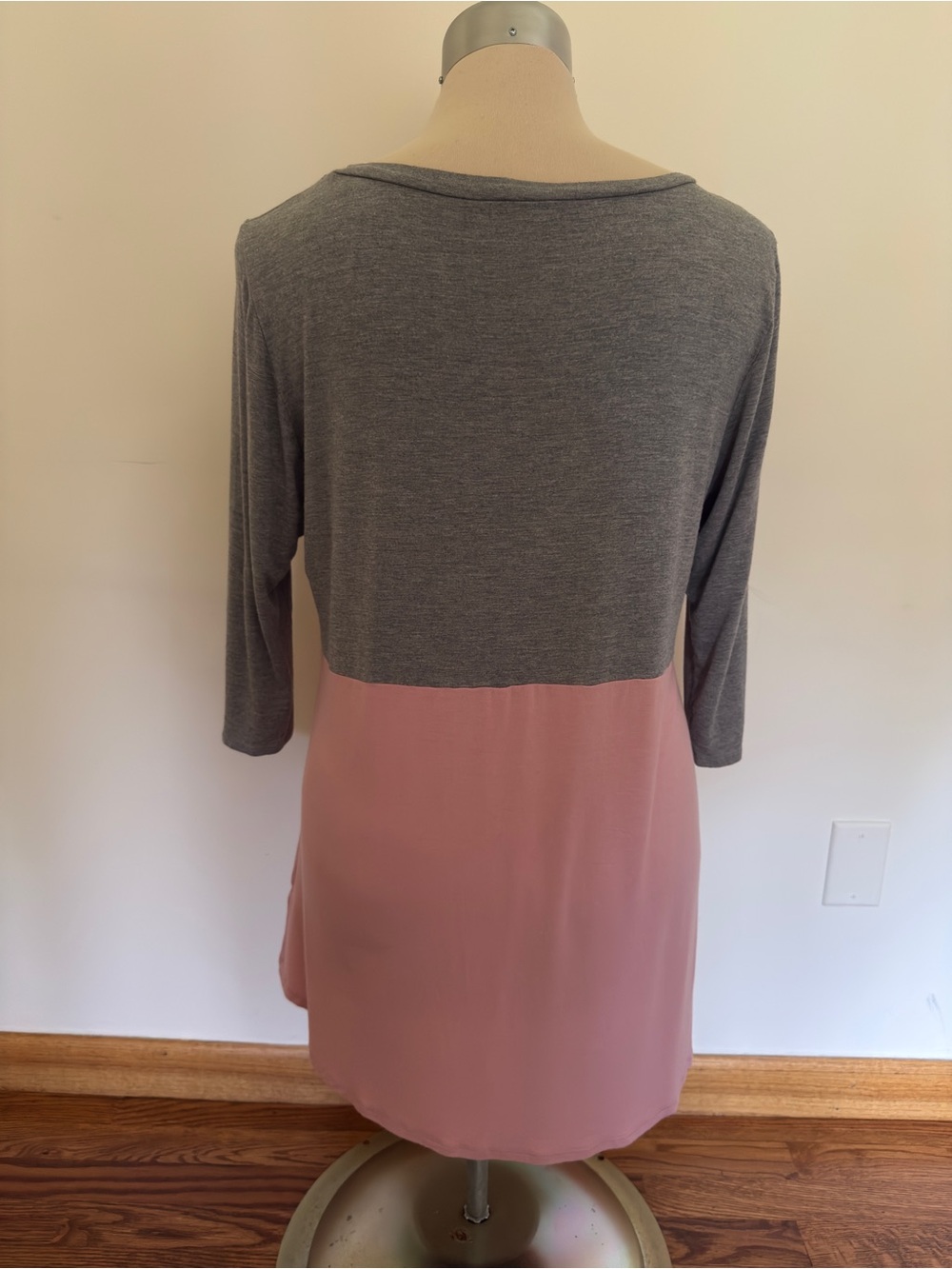 Women's Grey and Dusty Rose Colorblock Long Sleeve Top. #205 - Picture 2 of 5